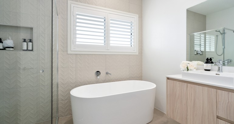 Casaview Homes The Eden 22 bathroom with bath