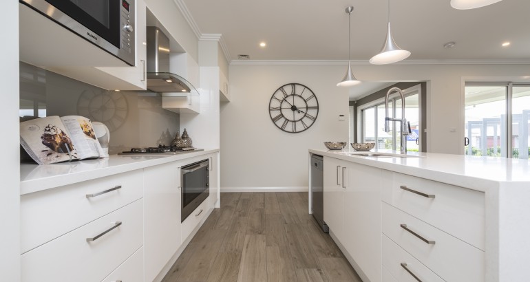 Elite 33 kitchen white