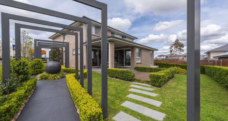 Elite 33 exterior backyard